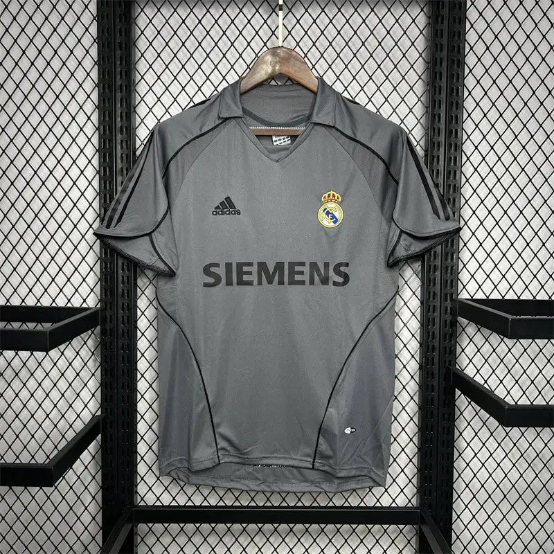 Camiseta retro de fútbol del Real Madrid 05/06