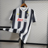 Retro Juventus Home Kit 11/12 Football Jersey