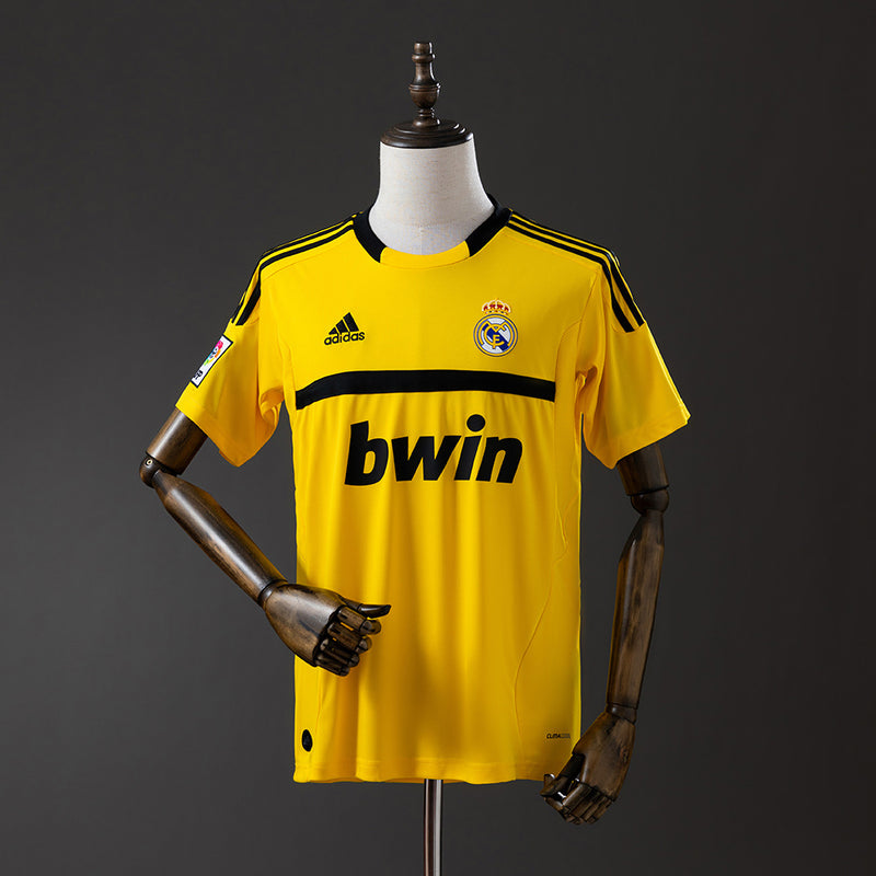 Real Madrid Jersey 2011/12 Goalkeeper Retro Football Kit