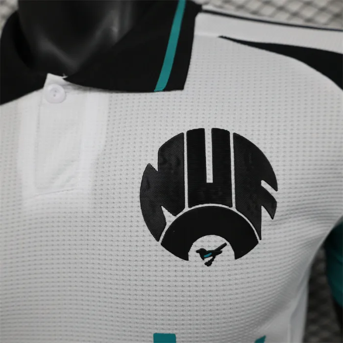 Versión para jugadores Camiseta de fútbol del Newcastle United Third Kit 24/25