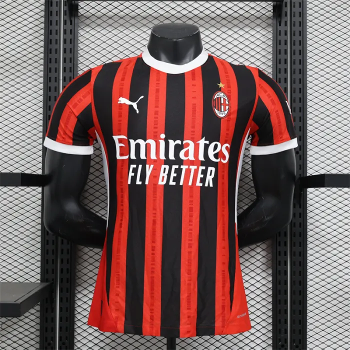 Camiseta de fútbol del equipo local del AC Milan 24/25