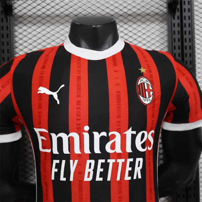 Camiseta de fútbol del equipo local del AC Milan 24/25