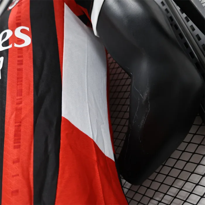 Camiseta de fútbol del equipo local del AC Milan 24/25