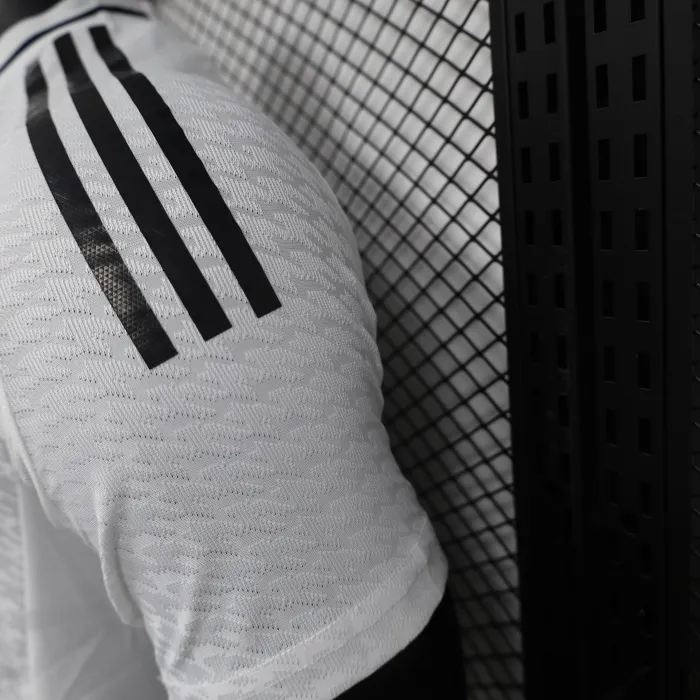 Camiseta de fútbol del equipo local del Real Madrid 24/25