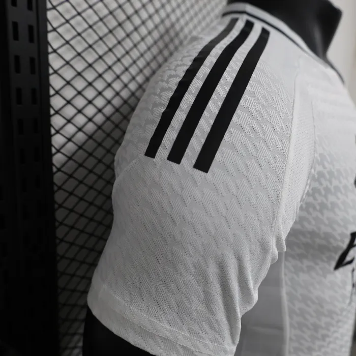 Camiseta de fútbol del equipo local del Real Madrid 24/25