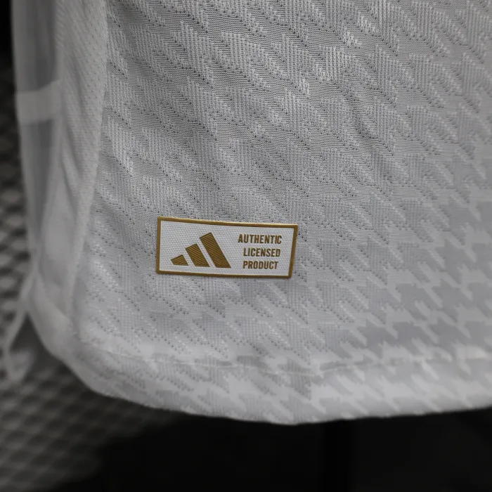 Camiseta de fútbol del equipo local del Real Madrid 24/25