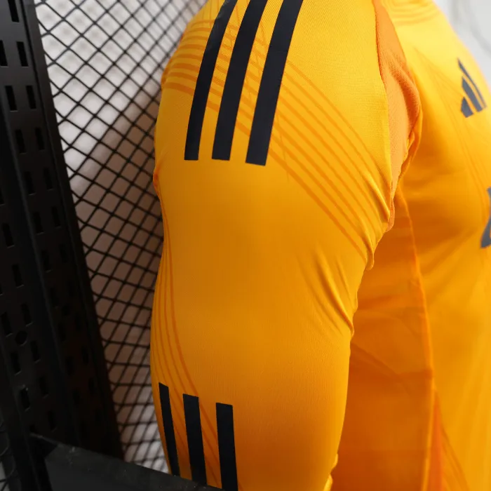 Versión para jugadores Camiseta de fútbol de manga larga del Real Madrid 24/25