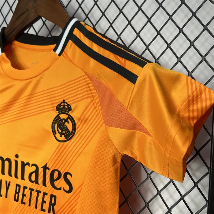 Camiseta de fútbol para niños del Real Madrid 24/25