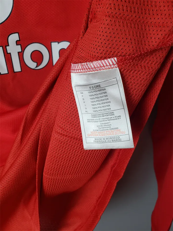 Camiseta de fútbol retro de manga larga del Manchester United para el equipo local 2005/06