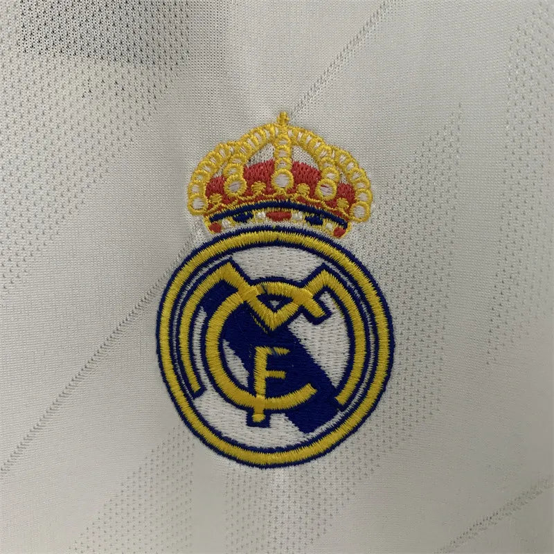 Camiseta de fútbol retro de manga larga del Real Madrid Home Kit 17/18