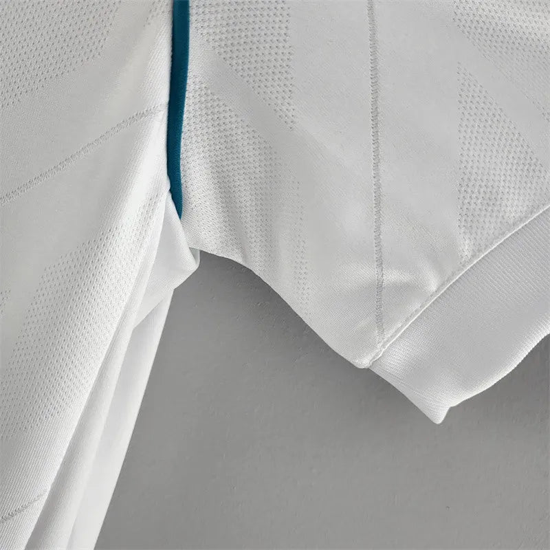 Camiseta de fútbol retro del Real Madrid 17/18