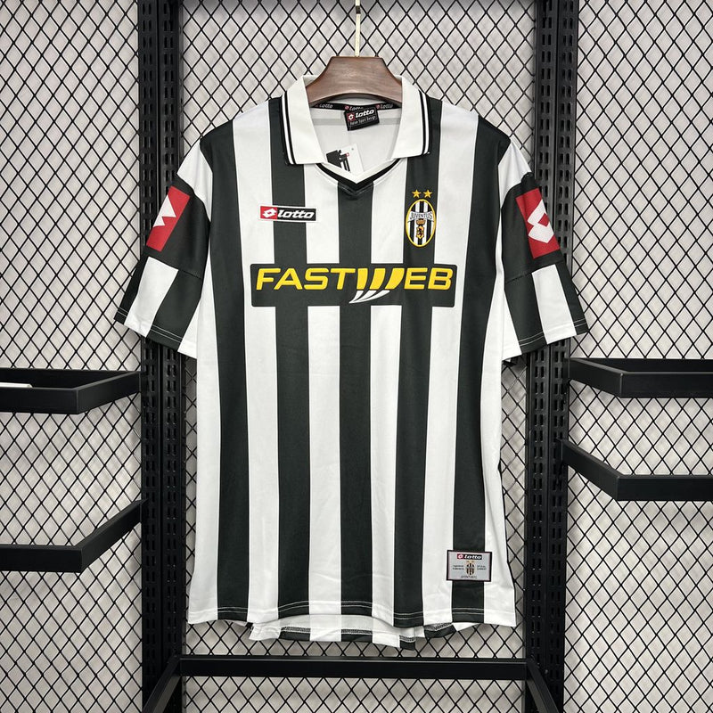 Retro Juventus Home Kit 2001/02 Football Jersey