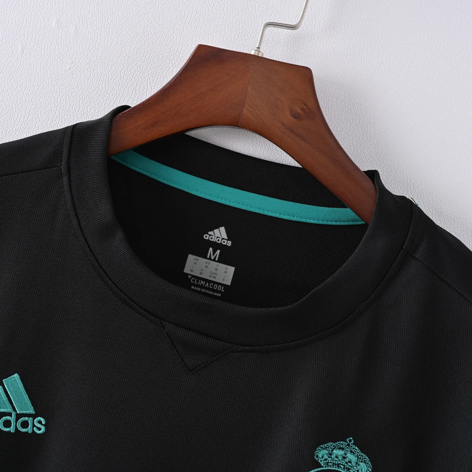 Camiseta de fútbol retro de visitante del Real Madrid 2017/18