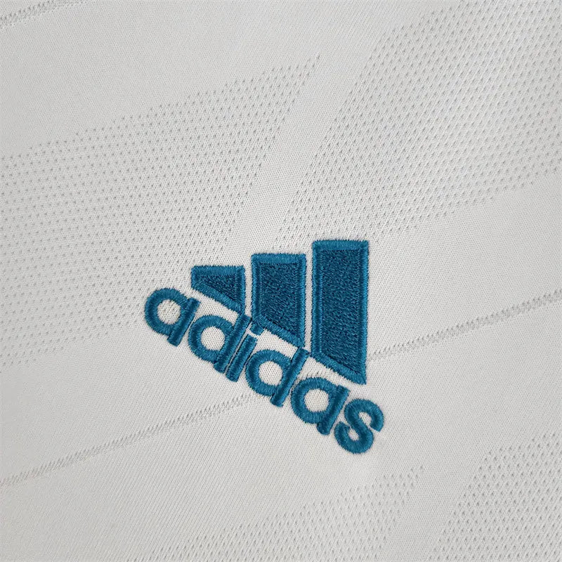 Camiseta de fútbol retro del Real Madrid 17/18