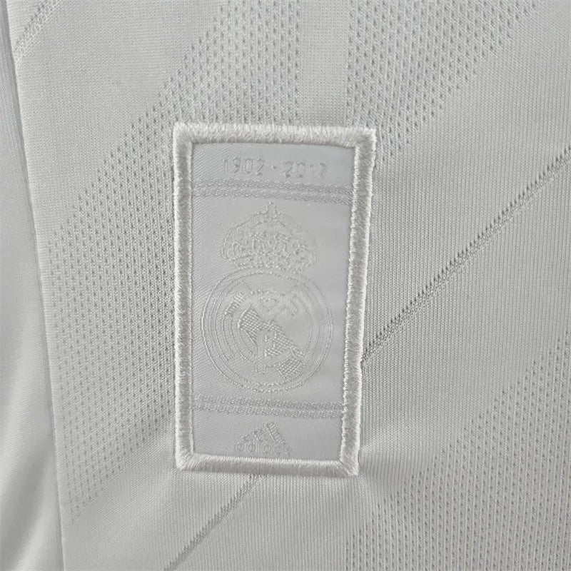 Camiseta de fútbol retro del Real Madrid 17/18