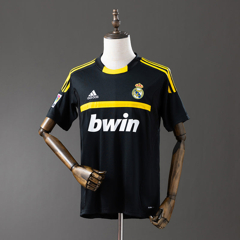 Real Madrid Jersey 2011/12 Goalkeeper Black Retro Football Kit