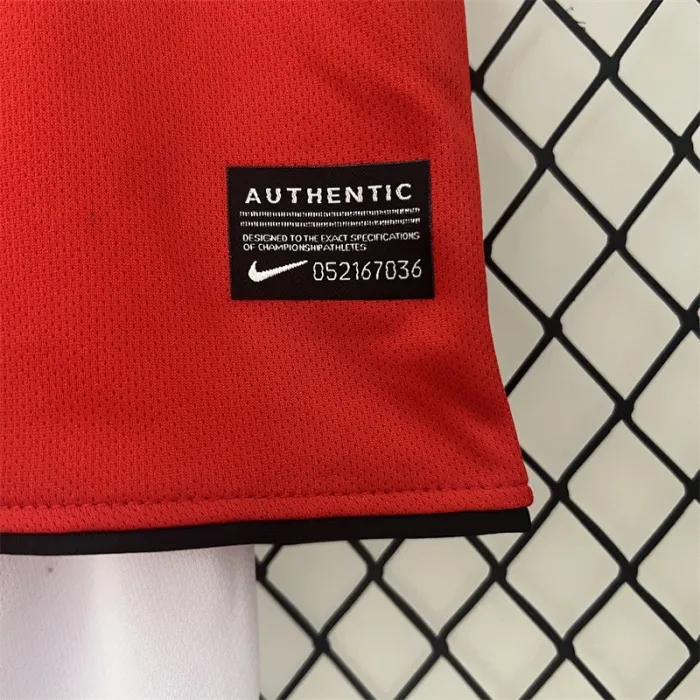 Camiseta retro de local del Manchester United para niños 10/11