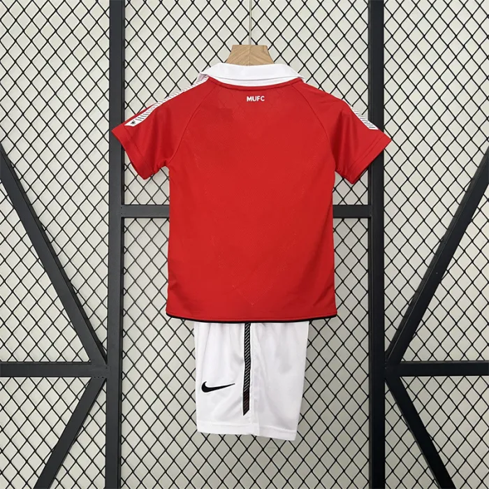 Camiseta retro de local del Manchester United para niños 10/11