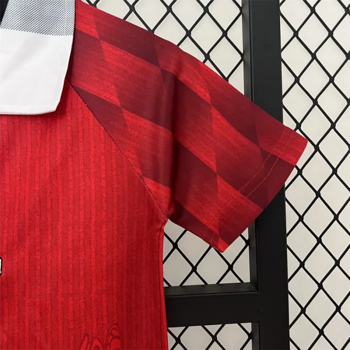Camiseta retro de local del Manchester United para niños de la temporada 96/97