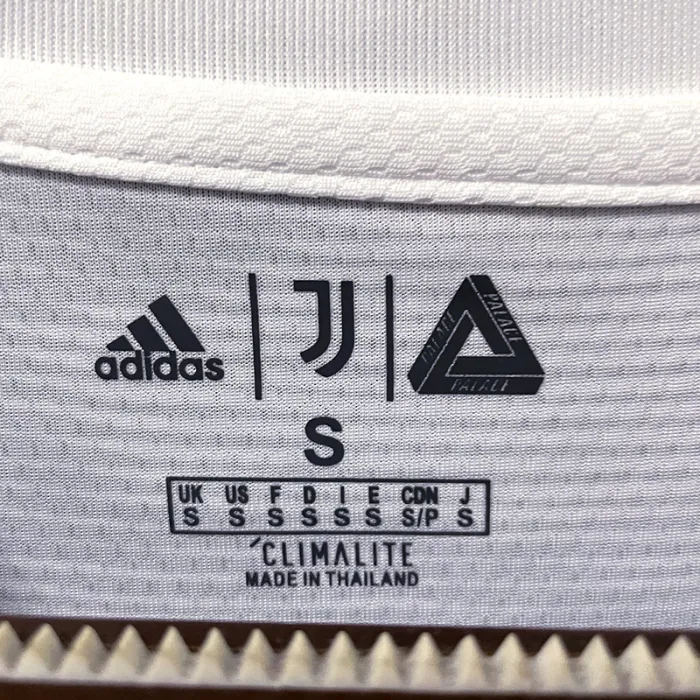 Camiseta de fútbol retro de la Juventus Home Kit 20/21