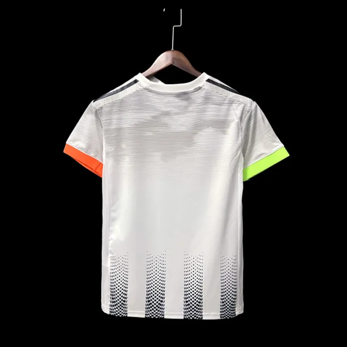 Camiseta de fútbol retro de la Juventus Home Kit 20/21