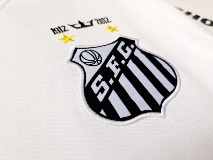 Camiseta de fútbol retro del Santos Home Kit 12/13