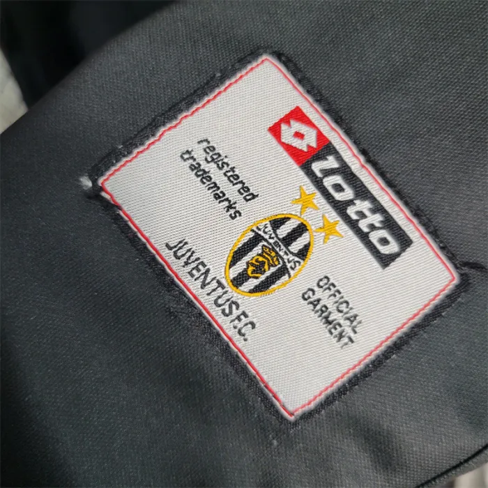 Camiseta de visitante de la Juventus 01-02 Retro