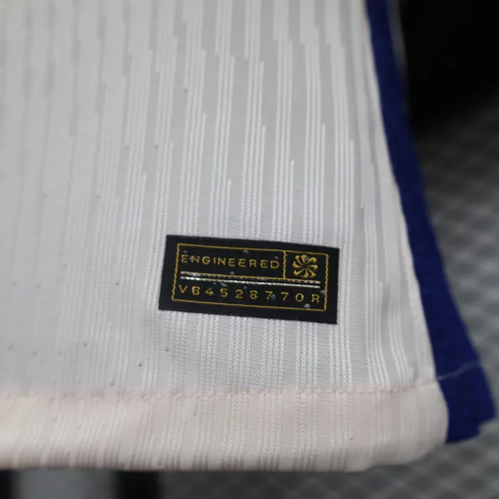 Camiseta de fútbol del Chelsea 24/25 con el equipo visitante