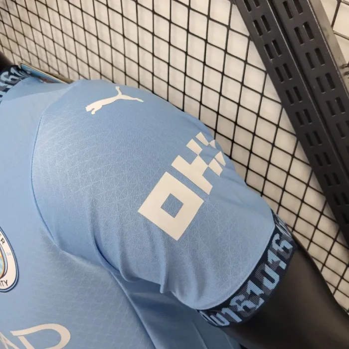 Camiseta de fútbol del Manchester City 24/25 para el equipo local