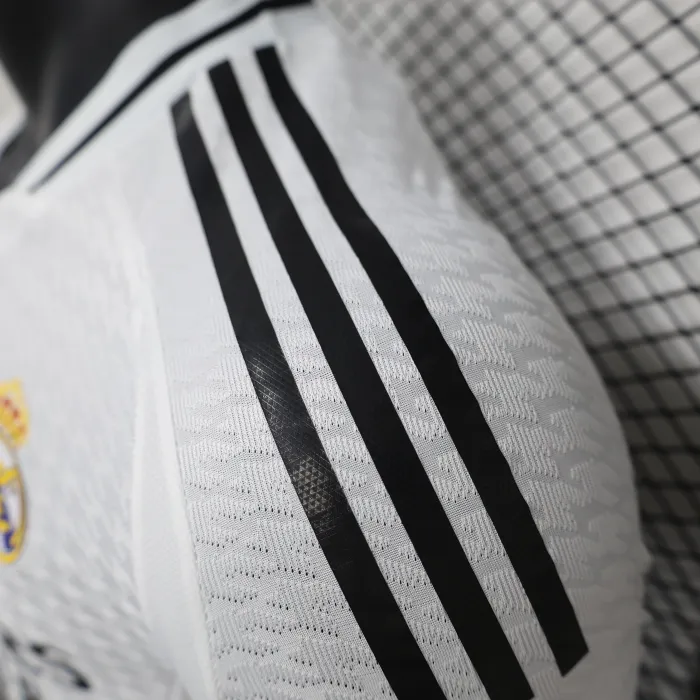 Camiseta de fútbol del equipo local del Real Madrid 24/25