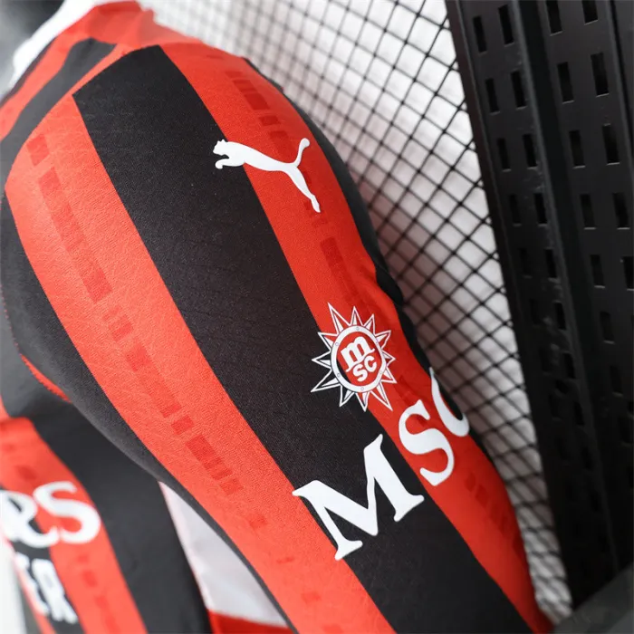 Versión para jugadores Camiseta de fútbol de manga larga del equipo local del AC Milan 24/25