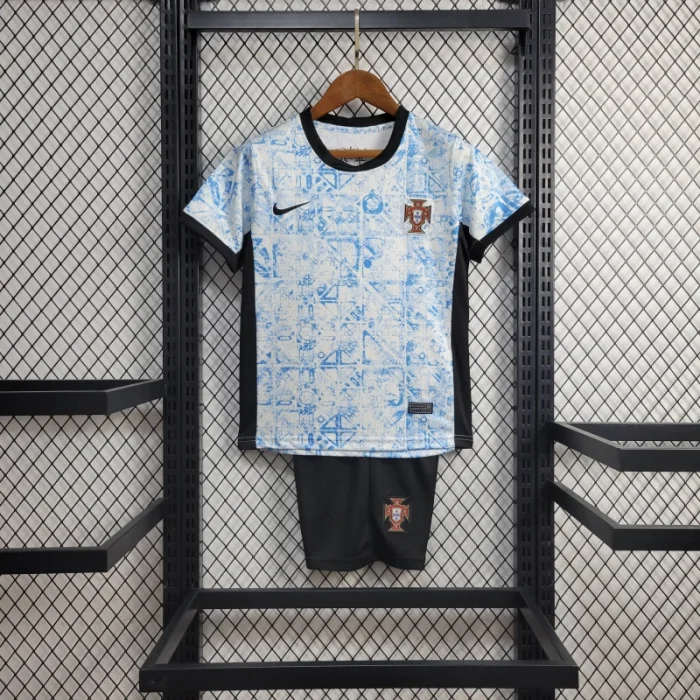 Camiseta de fútbol para niños de la Eurocopa 2024 con el equipo visitante de Portugal 24/25