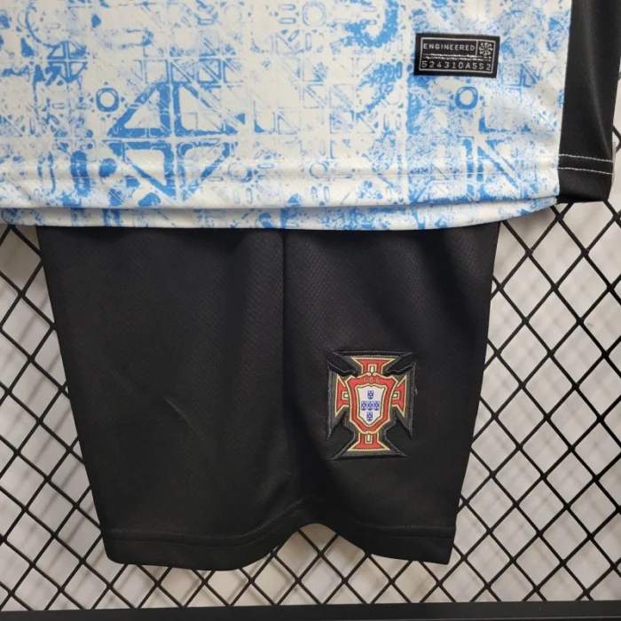 Camiseta de fútbol para niños de la Eurocopa 2024 con el equipo visitante de Portugal 24/25