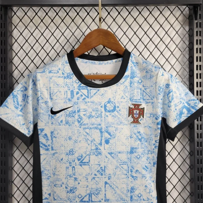 Camiseta de fútbol para niños de la Eurocopa 2024 con el equipo visitante de Portugal 24/25