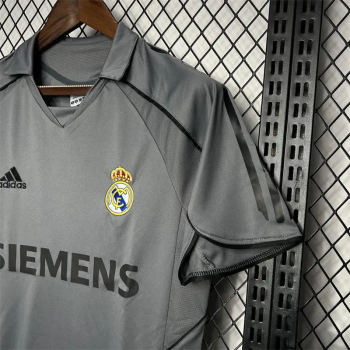 Camiseta retro de fútbol del Real Madrid 05/06