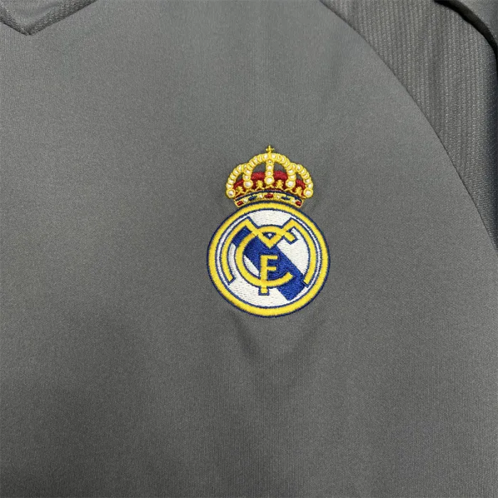 Camiseta retro de fútbol del Real Madrid 05/06