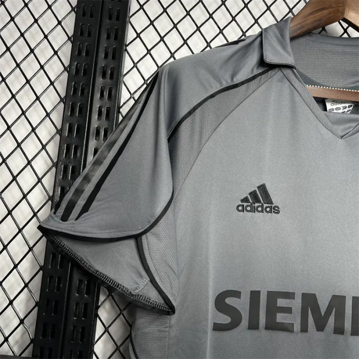 Camiseta retro de fútbol del Real Madrid 05/06