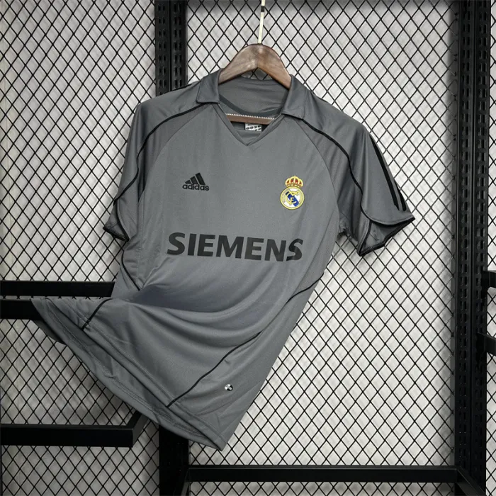Camiseta retro de fútbol del Real Madrid 05/06