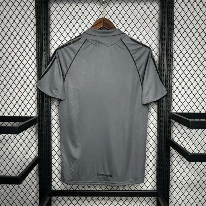 Camiseta retro de fútbol del Real Madrid 05/06